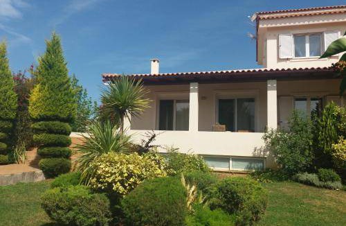 Oropos Villa | 200 m² Villa ∙ 5 bedrooms ∙ 12 guests