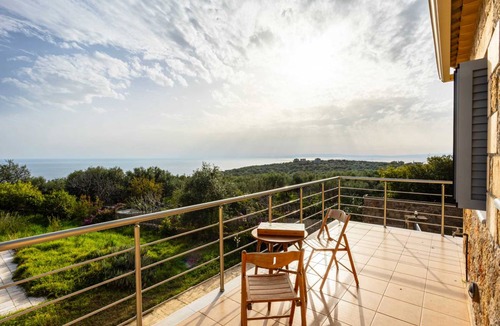Kardamyli Villa | 200 m² Villa ∙ 5 bedrooms ∙ 12 guests