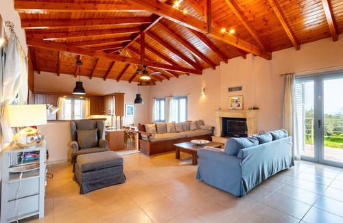 Kardamyli Villa | 200 m² Villa ∙ 5 bedrooms ∙ 12 guests