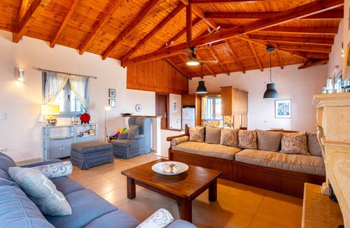 Kardamyli Villa | 200 m² Villa ∙ 5 bedrooms ∙ 12 guests