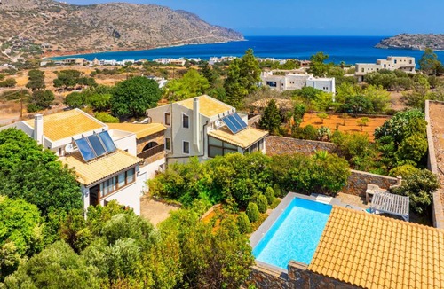 Plaka Villa | 200 m² Villa ∙ 3 bedrooms ∙ 8 guests