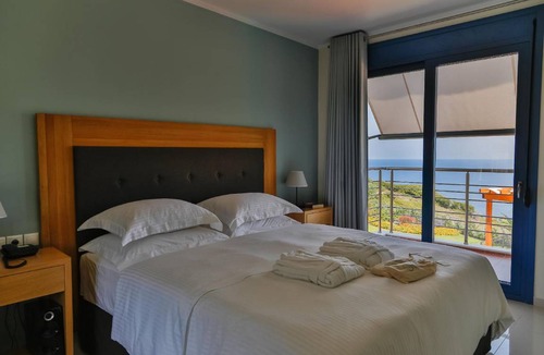 Skiathos House | 210 m² House ∙ 6 bedrooms ∙ 10 guests