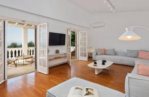 Dafnata Villa | 210 m² Villa ∙ 4 bedrooms ∙ 10 guests