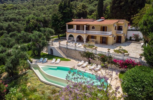 Dafnata Villa | 210 m² Villa ∙ 4 bedrooms ∙ 10 guests