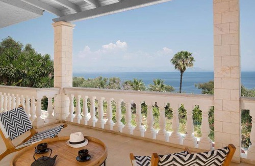 Dafnata Villa | 210 m² Villa ∙ 4 bedrooms ∙ 10 guests