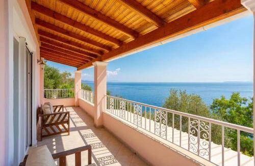 Katavolos Villa | 215 m² Villa ∙ 3 bedrooms ∙ 7 guests