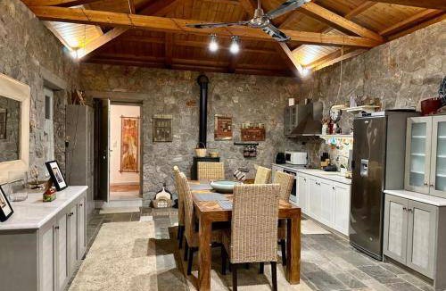 Ermionida House | 220 m² House ∙ 5 bedrooms ∙ 11 guests
