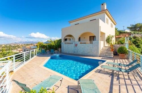 Roussospiti Villa | 220 m² Villa ∙ 3 bedrooms ∙ 6 guests
