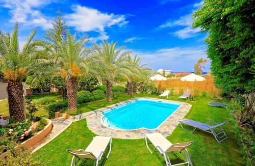 Karteros Villa | 220 m² Villa ∙ 5 bedrooms ∙ 10 guests