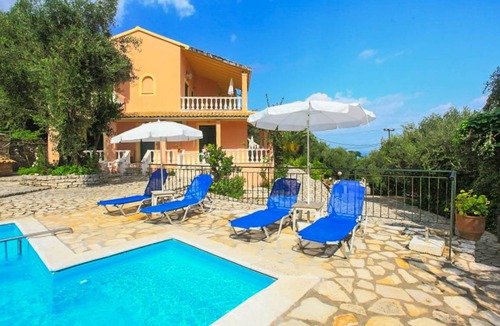 Apraos Villa | 220 m² Villa ∙ 8 bedrooms ∙ 16 guests