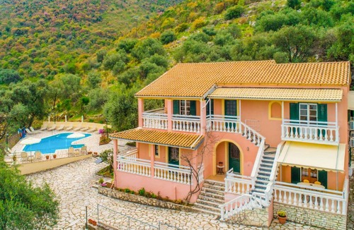 Apraos Villa | 220 m² Villa ∙ 8 bedrooms ∙ 16 guests