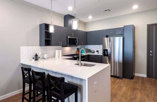 Dunellen Apartment | 221 Modern 1BR Apt Walk to NJT