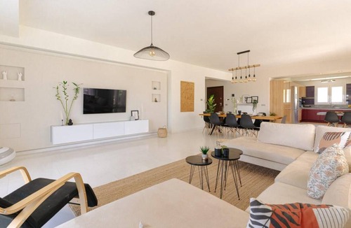 Episkopi Villa | 225 m² Villa ∙ 4 bedrooms ∙ 8 guests