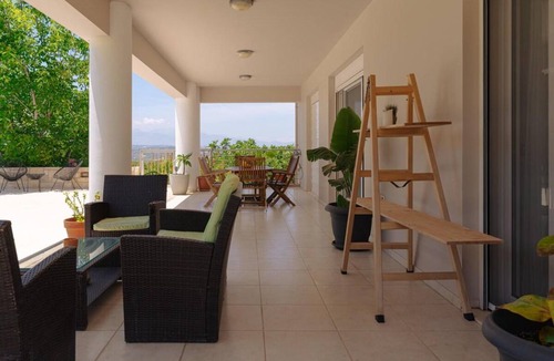 Episkopi Villa | 225 m² Villa ∙ 4 bedrooms ∙ 8 guests