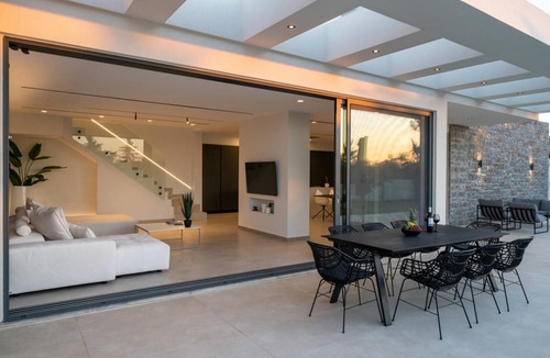 Anissaras Villa | 230 m² Villa ∙ 5 bedrooms ∙ 10 guests