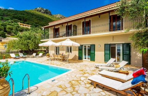 Nisaki Villa | 240 m² Villa ∙ 5 bedrooms ∙ 10 guests