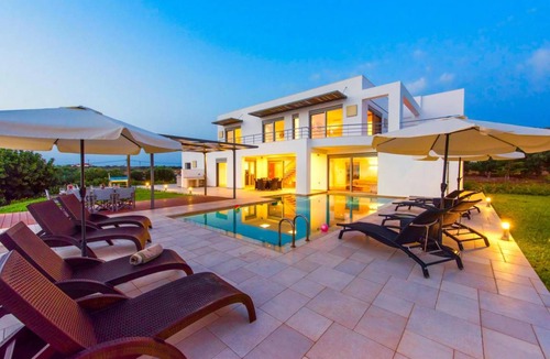 Stavros Villa | 250 m² Villa ∙ 3 bedrooms ∙ 7 guests