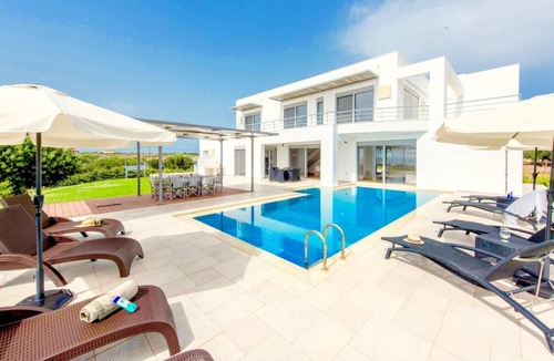 Stavros Villa | 250 m² Villa ∙ 3 bedrooms ∙ 7 guests
