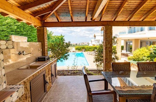Nea Moudania Villa | 250 m² Villa ∙ 4 bedrooms ∙ 10 guests
