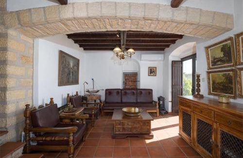 Saronida Villa | 250 m² Villa ∙ 5 bedrooms ∙ 14 guests