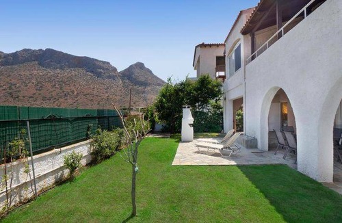 Stavros Villa | 250 m² Villa ∙ 5 bedrooms ∙ 10 guests