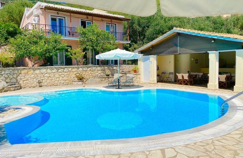 Nisaki Villa | 250 m² Villa ∙ 6 bedrooms ∙ 14 guests