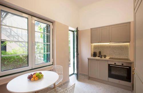 Glyfada Villa | 260 m² Villa ∙ 6 bedrooms ∙ 16 guests