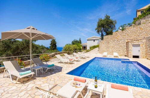Lakka Villa | 265 m² Villa ∙ 5 bedrooms ∙ 10 guests