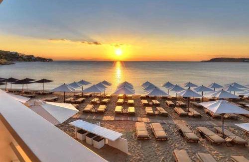 Kalyvia Thorikou Villa | 270 m² Villa ∙ 3 bedrooms ∙ 5 guests