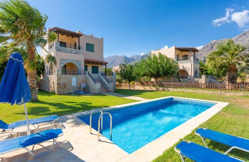 Fragkokastello Villa | 288 m² Villa ∙ 8 bedrooms ∙ 18 guests