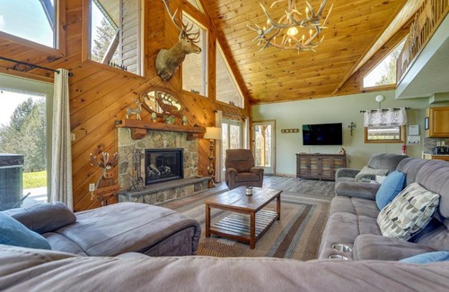 Benezette House | 3-Acre Benezette Cabin: Hot Tub, Grill & Mtn View