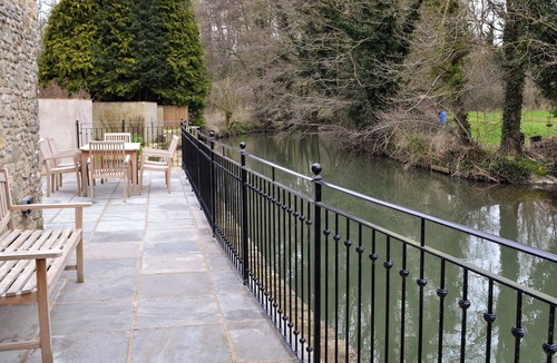 Frome Cottage | 3 bedroom accommodation in Spring Gardens, Frome