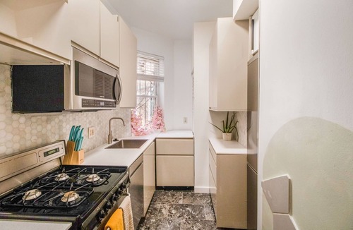 Northeast Apartment | 30-Day+ Executive 2Bd in Capitol Hill. Quiet, Furnished, Parking, Near H Street