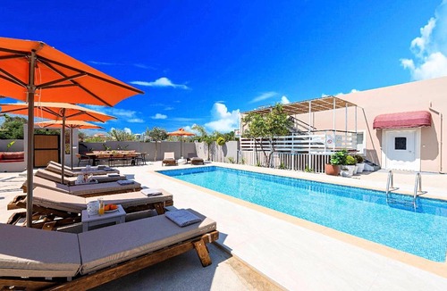 Paralia Kourna House | 300 m² House ∙ 8 bedrooms ∙ 24 guests