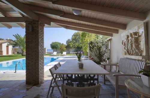 Saronikos Villa | 300 m² Villa ∙ 4 bedrooms ∙ 8 guests