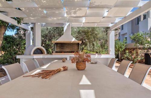 Stavros Villa | 300 m² Villa ∙ 5 bedrooms ∙ 10 guests