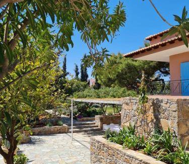 Porto Rafti Villa | 300 m² Villa ∙ 5 bedrooms ∙ 10 guests