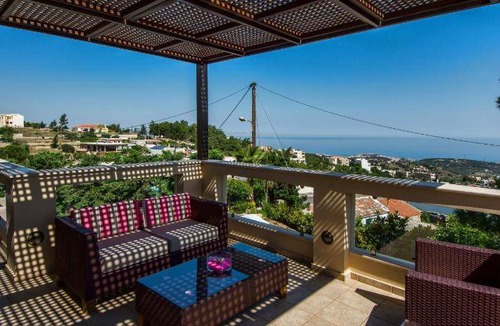 Roussospiti Villa | 300 m² Villa ∙ 5 bedrooms ∙ 13 guests