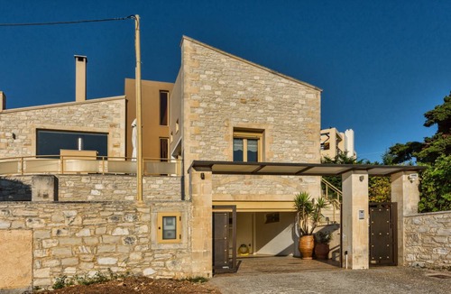 Roussospiti Villa | 300 m² Villa ∙ 5 bedrooms ∙ 13 guests