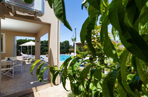Roussospiti Villa | 300 m² Villa ∙ 5 bedrooms ∙ 13 guests