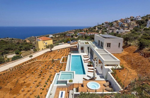 Apokoronas House | 350 m² Farmhouse ∙ 5 bedrooms ∙ 10 guests