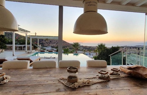 Pitsidia House | 350 m² House ∙ 4 bedrooms ∙ 8 guests