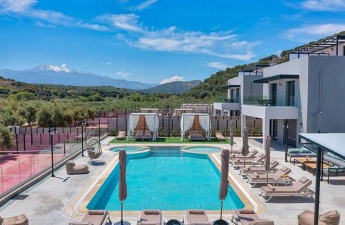 Roumeli Villa | 350 m² Villa ∙ 7 bedrooms ∙ 14 guests