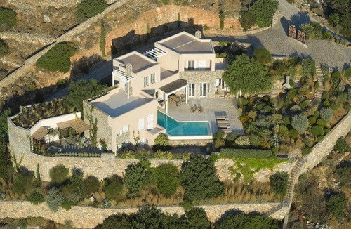 Elounda House | 352 m² Farmhouse ∙ 8 bedrooms ∙ 16 guests
