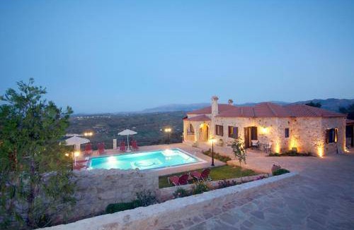 Polemarchi House | 355 m² House ∙ 5 bedrooms ∙ 12 guests