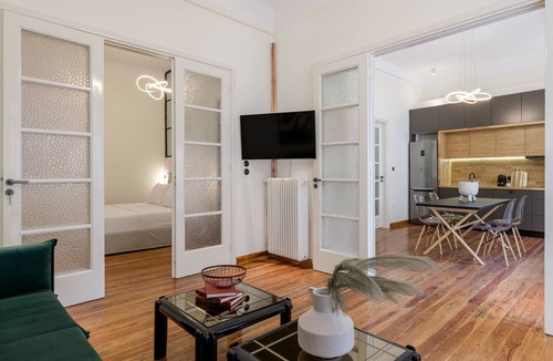 Plaka Apartment | 3Bdr Modern Design & Bright Interiors in Plaka