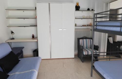 Lagonissi Apartment | 3h Athina Cottage in Athens Riviera, Saronida