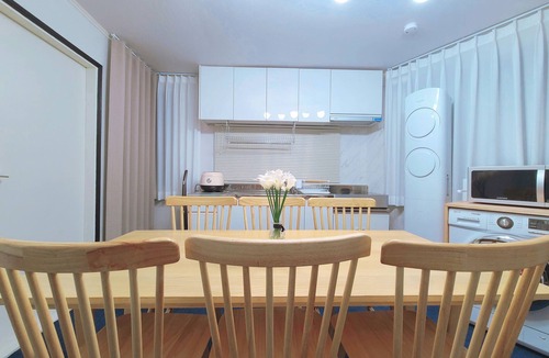 Wangsimniil-tong Apartment | 3MinWalkSubway#PrivateFloor#MiniMovieRoom#CityView#AirportBus#DDP#Hongdae#Jongno