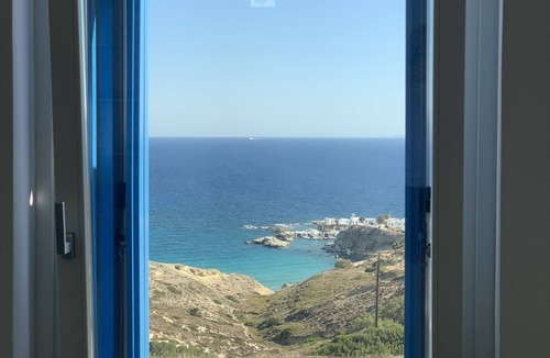 Mandrakia Villa | 4-Bedroom Villa in Milos with stunning sea views overlooking Mandrakia Village