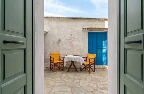 Andros Town Apartment | 40 m² Apartment ∙ 1 bedroom ∙ 4 guests